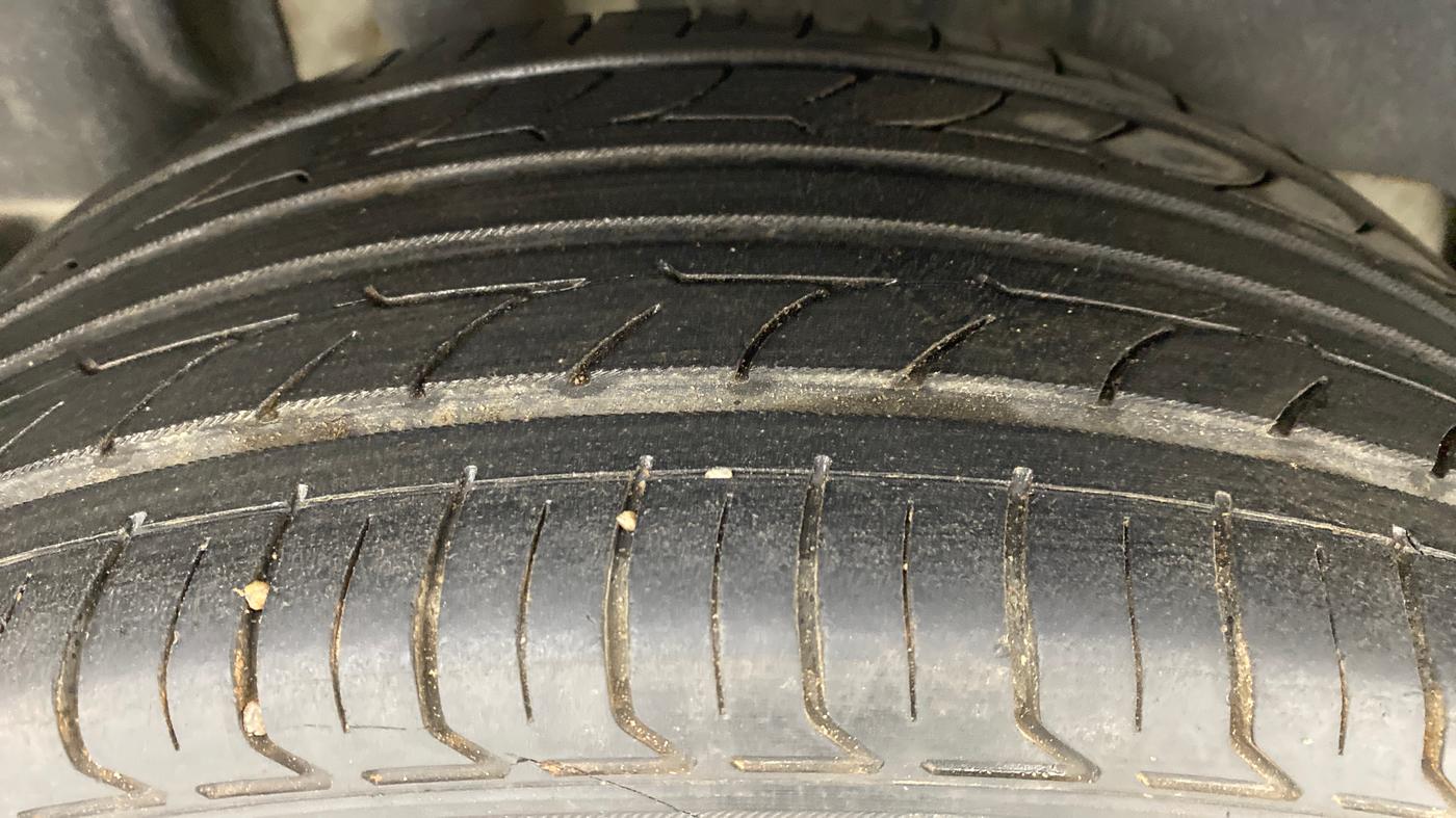 2018 Maruti Swift ZXI (AMT), Petrol, Automatic, 65,649 km, Right Rear Tyre Tread