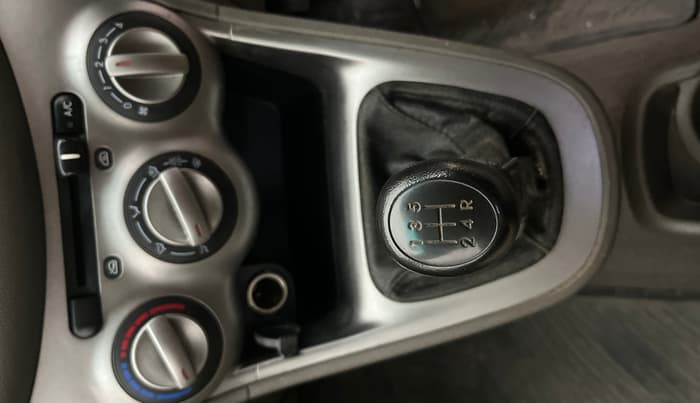 2015 Hyundai i10 MAGNA 1.1, Petrol, Manual, 28,802 km, Gear Lever