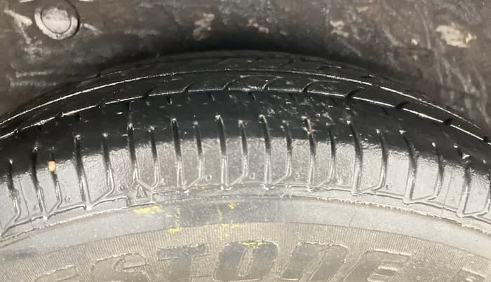 2015 Hyundai i10 MAGNA 1.1, Petrol, Manual, 28,802 km, Right Rear Tyre Tread