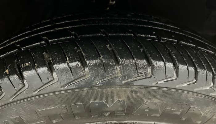 2015 Hyundai i10 MAGNA 1.1, Petrol, Manual, 28,802 km, Right Front Tyre Tread