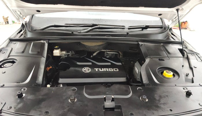 2023 MG HECTOR PLUS SHARP PRO 1.5 PETROL TURBO CVT 7 STR, Petrol, Automatic, 22,912 km, Engine View