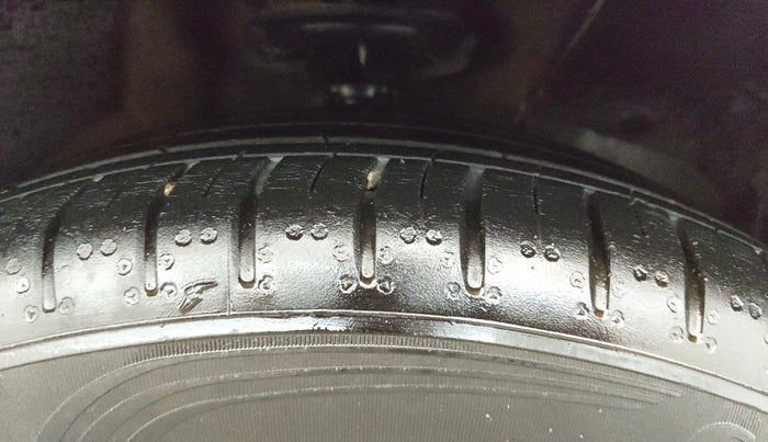 2023 MG HECTOR PLUS SHARP PRO 1.5 PETROL TURBO CVT 7 STR, Petrol, Automatic, 22,912 km, Right Front Tyre Tread