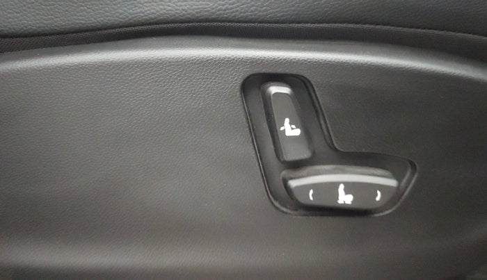 2023 MG HECTOR PLUS SHARP PRO 1.5 PETROL TURBO CVT 7 STR, Petrol, Automatic, 22,912 km, Driver Side Adjustment Panel