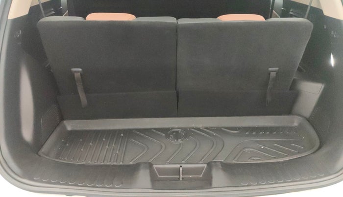 2023 MG HECTOR PLUS SHARP PRO 1.5 PETROL TURBO CVT 7 STR, Petrol, Automatic, 22,912 km, Boot Inside