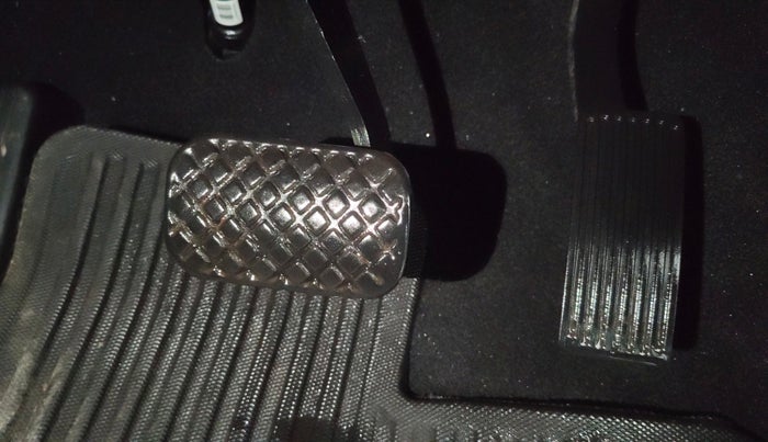 2023 MG HECTOR PLUS SHARP PRO 1.5 PETROL TURBO CVT 7 STR, Petrol, Automatic, 22,912 km, Pedals