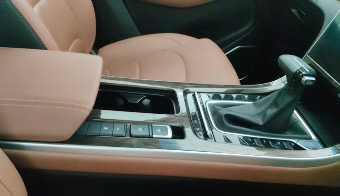 2023 MG HECTOR PLUS SHARP PRO 1.5 PETROL TURBO CVT 7 STR, Petrol, Automatic, 22,912 km, Gear Lever