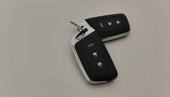 2023 MG HECTOR PLUS SHARP PRO 1.5 PETROL TURBO CVT 7 STR, Petrol, Automatic, 22,912 km, Key Close Up