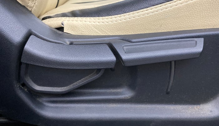 2024 Hyundai VENUE SX 1.2 PETROL, Petrol, Manual, 7,699 km, Driver Side Adjustment Panel