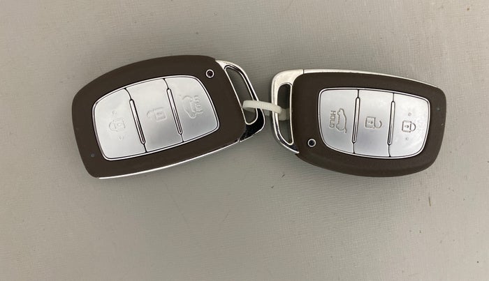 2024 Hyundai VENUE SX 1.2 PETROL, Petrol, Manual, 7,699 km, Key Close Up