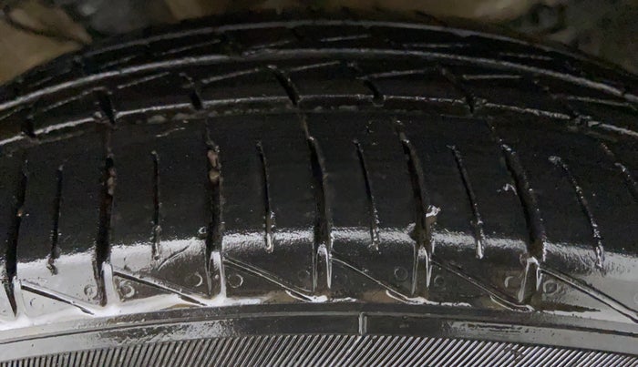 2021 Maruti S PRESSO LXI CNG, CNG, Manual, 32,249 km, Left Front Tyre Tread
