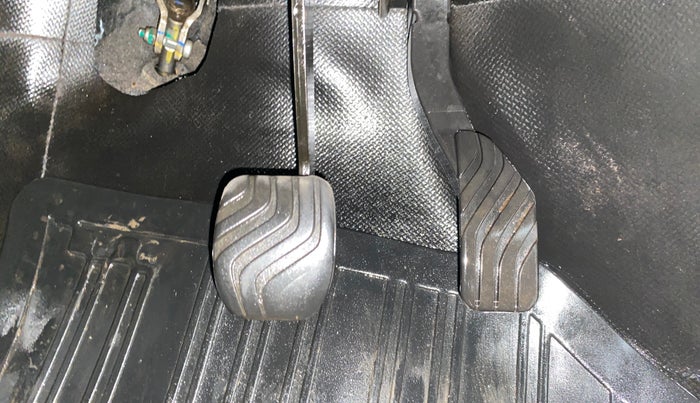 2018 Renault Kwid RXT 1.0 AMT (O), CNG, Automatic, 62,800 km, Pedals