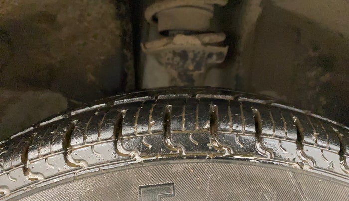 2018 Renault Kwid RXT 1.0 AMT (O), CNG, Automatic, 62,800 km, Right Front Tyre Tread