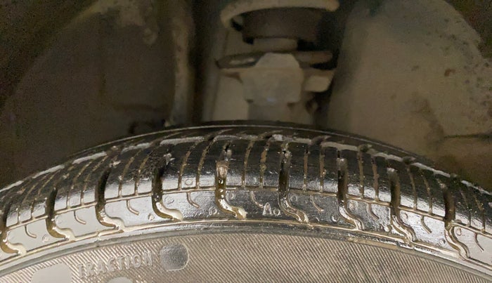 2018 Renault Kwid RXT 1.0 AMT (O), CNG, Automatic, 62,800 km, Left Front Tyre Tread