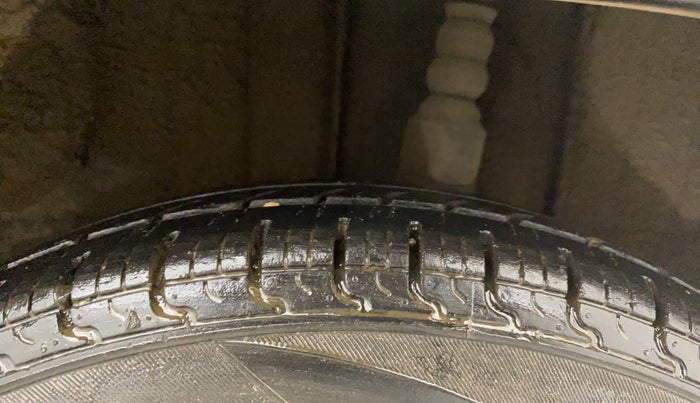 2018 Renault Kwid RXT 1.0 AMT (O), CNG, Automatic, 62,800 km, Left Rear Tyre Tread