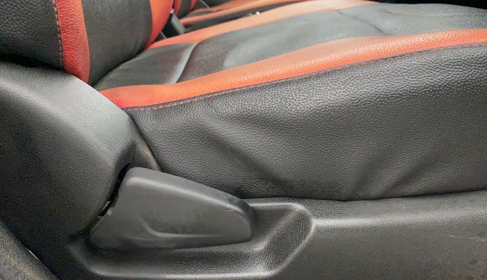 2018 Renault Kwid RXT 1.0 AMT (O), CNG, Automatic, 62,800 km, Driver Side Adjustment Panel