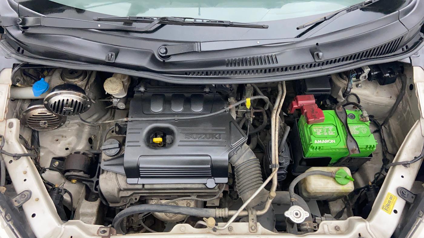 2011 Maruti Wagon R 1.0 VXI, Petrol, Manual, 70,353 km, Engine Bonet View