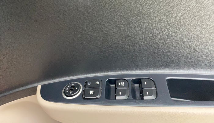 2018 Hyundai Xcent S AT 1.2, Petrol, Automatic, 26,828 km, Driver Side Door Panels Control