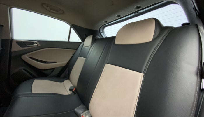 2016 Hyundai Elite i20 Sportz 1.2 VTVT MT, Petrol, Manual, 31,628 km, Right Side Rear Door Cabin