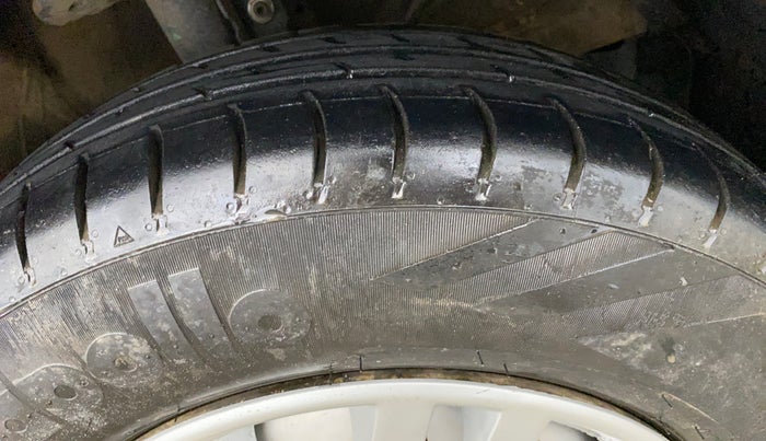 2019 Maruti Swift LXI, Petrol, Manual, 69,563 km, Right Front Tyre Tread