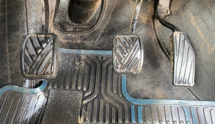 2022 Maruti IGNIS DELTA 1.2, Petrol, Manual, 37,213 km, Pedals