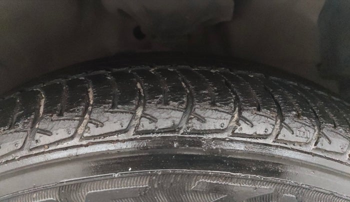 2015 Maruti Celerio VXI AMT, Petrol, Automatic, 68,945 km, Right Front Tyre Tread