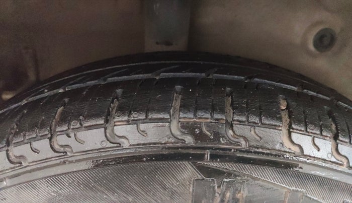 2015 Maruti Celerio VXI AMT, Petrol, Automatic, 68,945 km, Right Rear Tyre Tread
