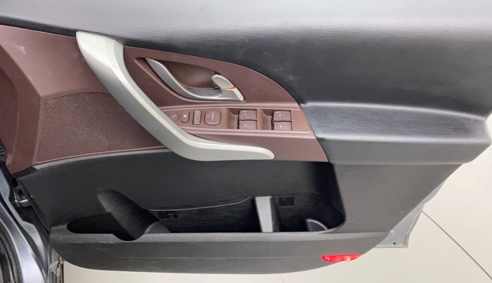 2014 Mahindra XUV500 W6, Diesel, Manual, 97,791 km, Driver Side Door Panels Control