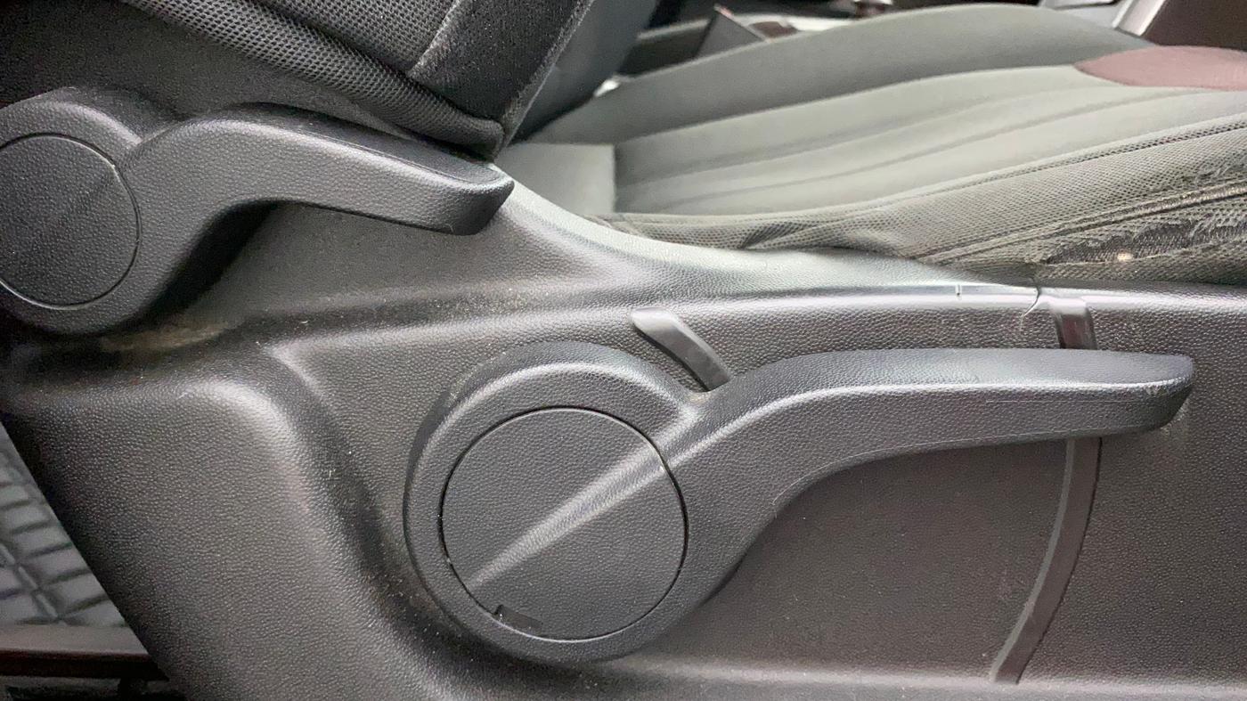 2014 Mahindra XUV500 W6, Diesel, Manual, 97,791 km, Driver Side Adjustment Panel