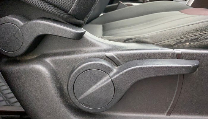 2014 Mahindra XUV500 W6, Diesel, Manual, 97,791 km, Driver Side Adjustment Panel