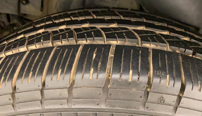 2014 Mahindra XUV500 W6, Diesel, Manual, 97,791 km, Right Rear Tyre Tread