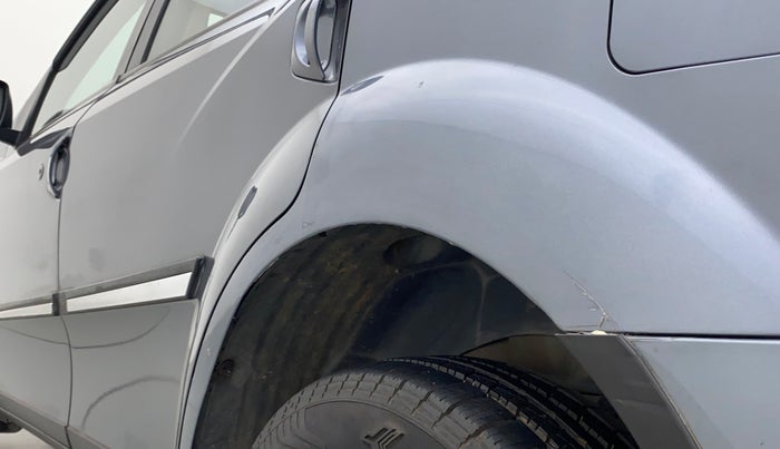2014 Mahindra XUV500 W6, Diesel, Manual, 97,791 km, Left quarter panel - Cladding has minor damage