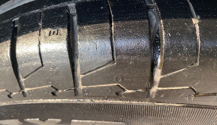 2017 Maruti Vitara Brezza ZDI PLUS, Diesel, Manual, 1,45,205 km, Left Front Tyre Tread