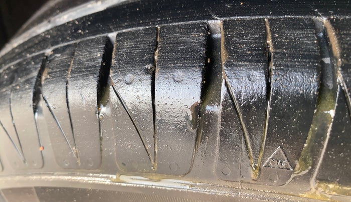 2017 Maruti Vitara Brezza ZDI PLUS, Diesel, Manual, 1,45,205 km, Left Rear Tyre Tread