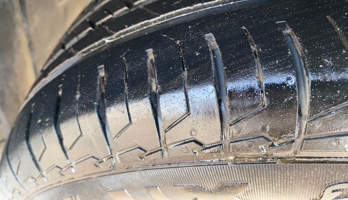 2017 Maruti Vitara Brezza ZDI PLUS, Diesel, Manual, 1,45,205 km, Right Front Tyre Tread