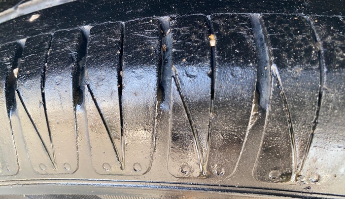 2017 Maruti Vitara Brezza ZDI PLUS, Diesel, Manual, 1,45,205 km, Right Rear Tyre Tread