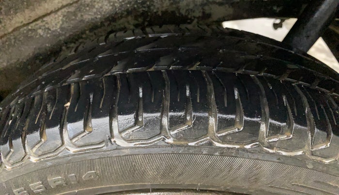 2014 Maruti Wagon R 1.0 VXI, Petrol, Manual, 62,194 km, Left Rear Tyre Tread