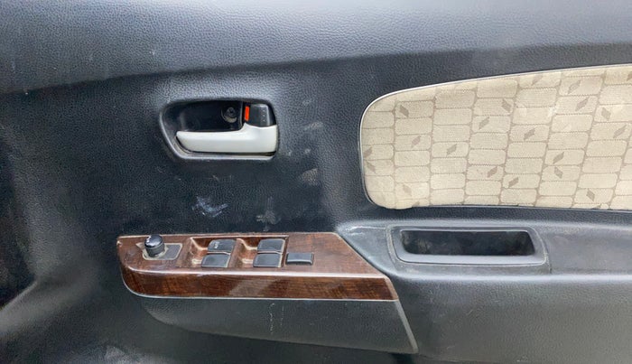 2014 Maruti Wagon R 1.0 VXI, Petrol, Manual, 62,194 km, Driver Side Door Panels Control