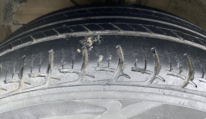 2016 Maruti Baleno DELTA 1.2 K12, Petrol, Manual, 50,792 km, Left Front Tyre Tread