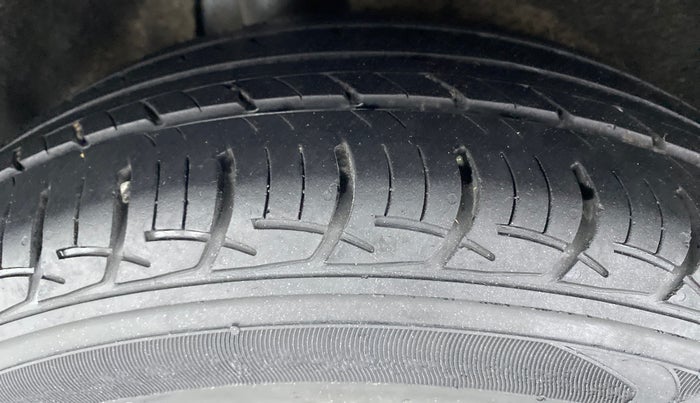 2016 Maruti Baleno DELTA 1.2 K12, Petrol, Manual, 50,792 km, Right Rear Tyre Tread