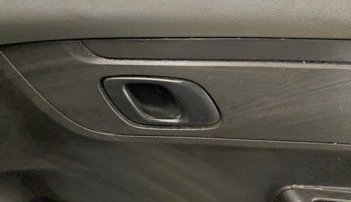 2021 Renault Kwid RXT 1.0 (O), Petrol, Manual, 33,094 km, Driver Side Door Panels Control