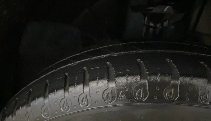 2021 Renault Kwid RXT 1.0 (O), Petrol, Manual, 33,094 km, Right Front Tyre Tread