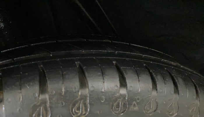 2021 Renault Kwid RXT 1.0 (O), Petrol, Manual, 33,094 km, Right Rear Tyre Tread