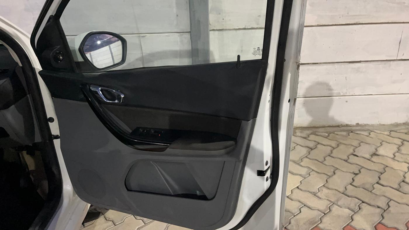2019 Tata TIGOR XZ PLUS PETROL, Petrol, Manual, 88,668 km, Driver Side Door Panels Control