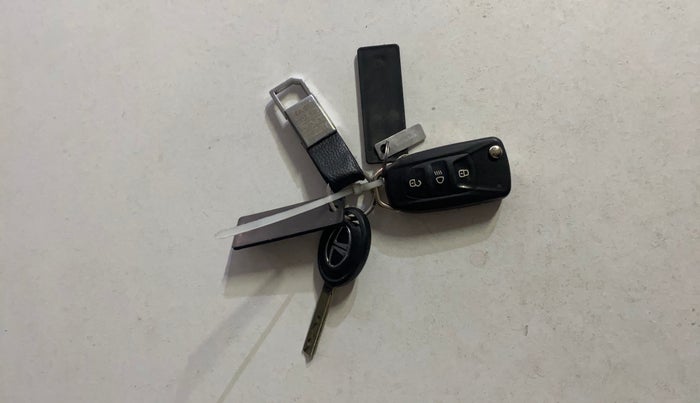 2023 Tata Tiago XZ PLUS PETROL, CNG, Manual, 67,106 km, Key Close Up