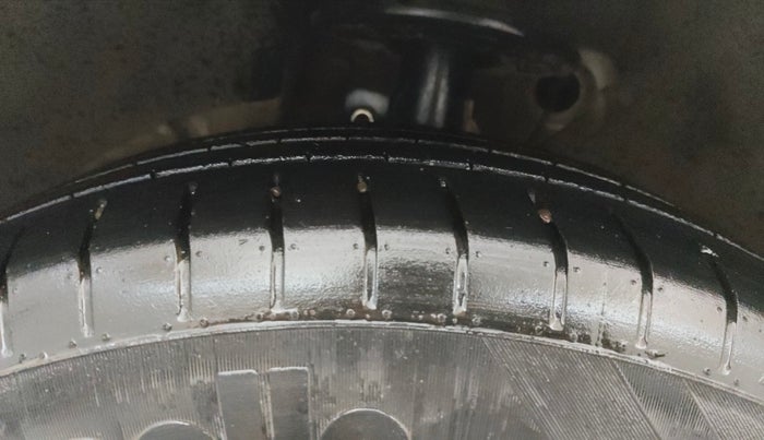 2018 Maruti Swift ZXI, Petrol, Manual, 71,190 km, Left Front Tyre Tread