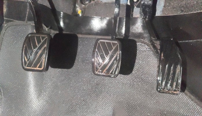 2018 Maruti Swift ZXI, Petrol, Manual, 71,190 km, Pedals