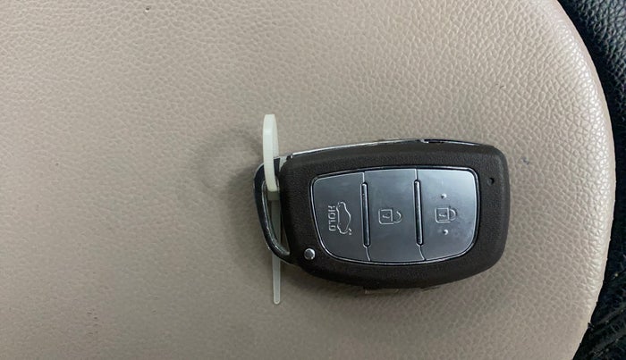 2015 Hyundai Grand i10 ASTA (O) 1.2 KAPPA VTVT, Petrol, Manual, 1,15,614 km, Key Close Up