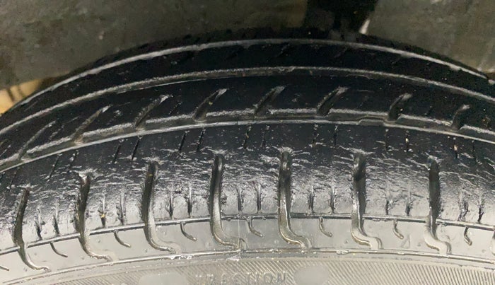 2018 Renault Kwid CLIMBER 1.0, Petrol, Manual, 27,998 km, Left Rear Tyre Tread