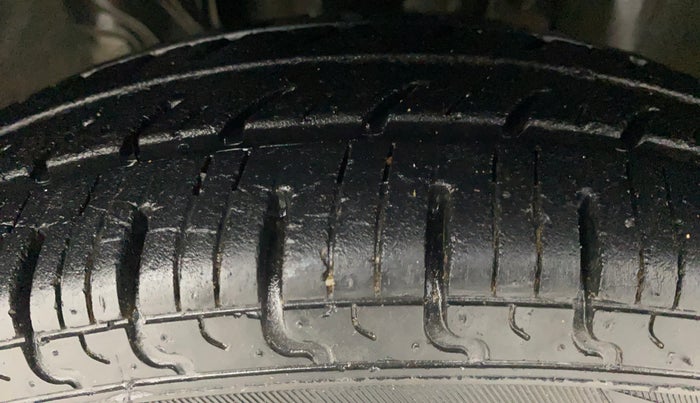 2018 Renault Kwid CLIMBER 1.0, Petrol, Manual, 27,998 km, Right Front Tyre Tread