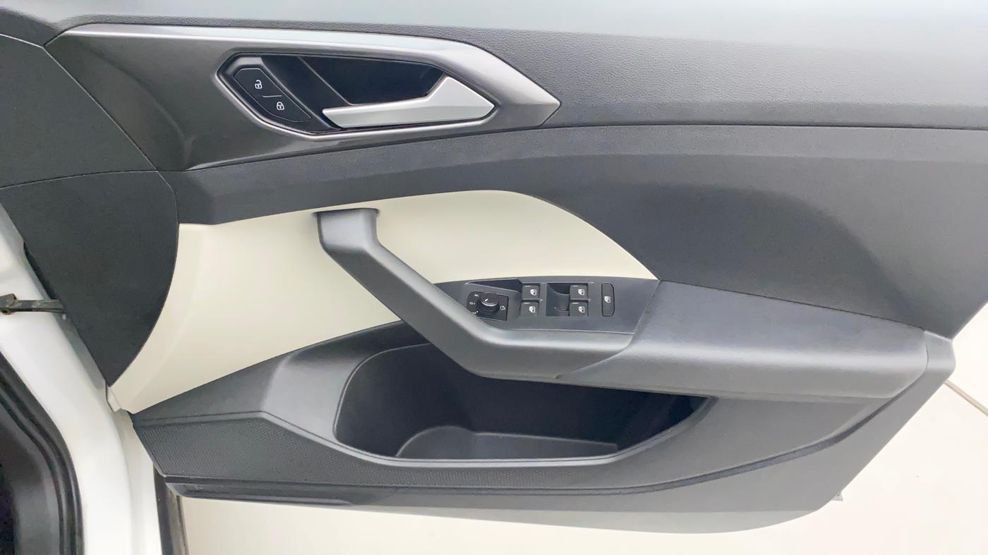 2022 Volkswagen TAIGUN TOPLINE 1.0 TSI MT, Petrol, Manual, 21,525 km, Driver Side Door Panels Control